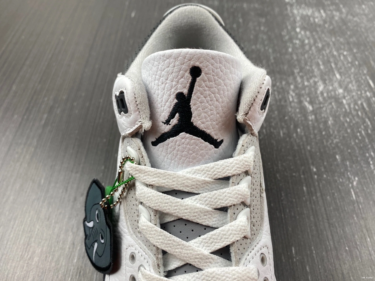 3 N' Jordan Hide DX6665-100 Sneak (GS) - Retro 0101